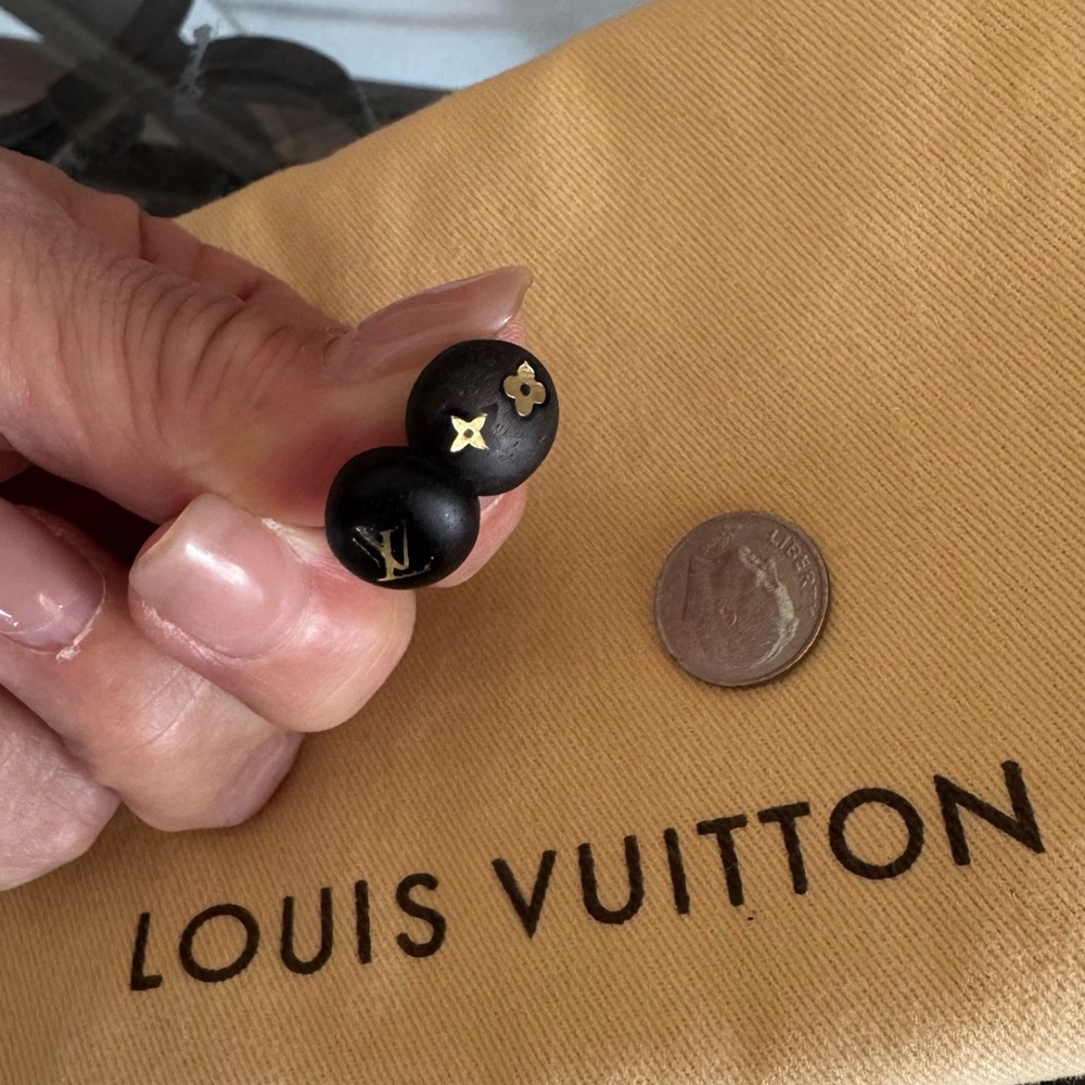 Louis Vuitton Earrings.